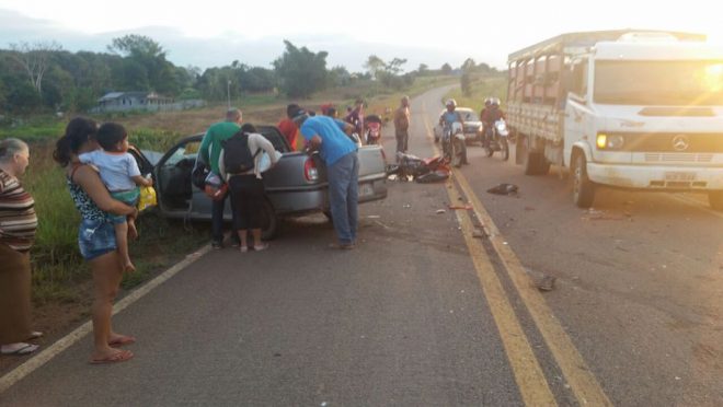 Acidente ocorreu no final deste domingo, no km 35 da Estrada do Pacífico - Foto: WhatsApp