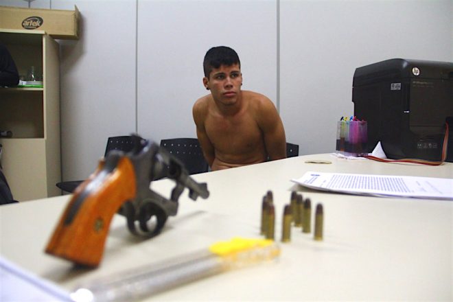 Arma comprada por cerca de R$ 350 reais foi apreendida - Foto: Alexandre Lima