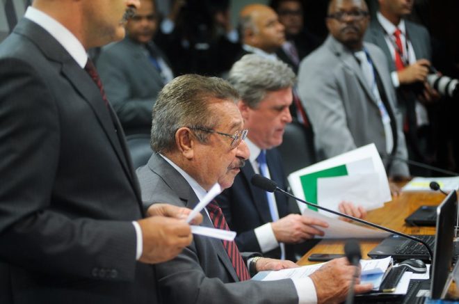 O senador José Maranhão (PMDB-PB), explicou no relatório que a desvinculação não afetará educação e saúde