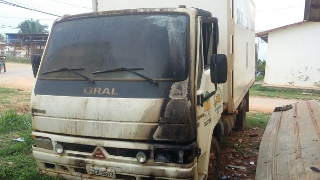 Cabine do caminhão ficou inteiramente incinerada /Foto: Jota Cavalcante