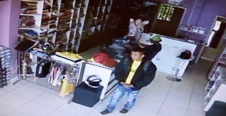 bolivianos_roubando_002