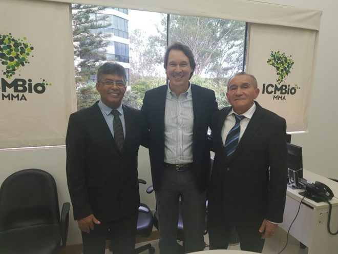 Deputado Antonio Pedro (e), o presidente do ICMBio, Ricardo Soavinski (c) e o deputado Chagas Romão (d).