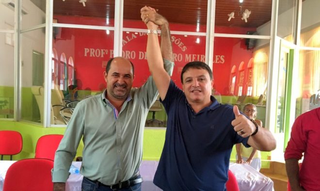 Marcio Bittar com o prefeito eleito de Plácido de Castro, Gedeon, percorreu 95% dos municípios em busca de unidade entre os partidos da oposição/Foto: Wania Pinheiro/ContilNet