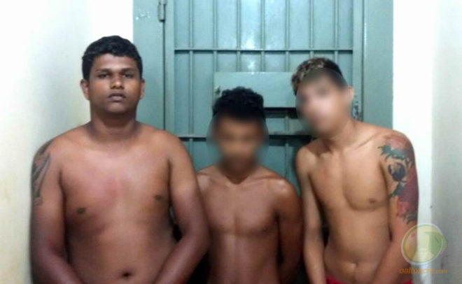 Mizael (e) e os dois menores foram flagrados com drogas no Bairro Leonardo Barbosa em Brasiléia.