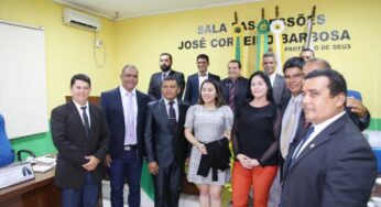 Câmara de Brasiléia inicia trabalhos com presença de Prefeita, deputada, posse de suplente e casa cheia
