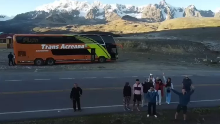 Rota de ônibus 'mais longa do mundo' sai do Brasil e é pura adrenalina