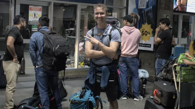 Rota de ônibus 'mais longa do mundo' sai do Brasil e é pura adrenalina