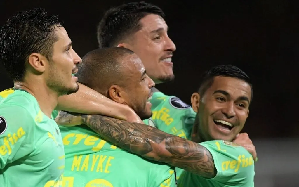 Corinthians atropela o Palmeiras e chega à sexta final consecutiva