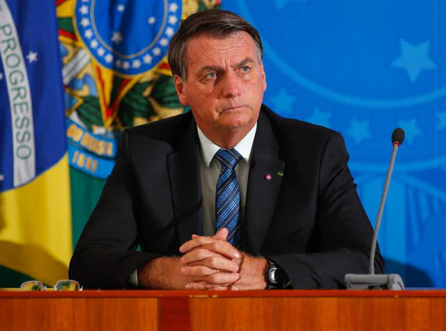 Bolsonaro será internado hoje para passar por duas cirurgias - O