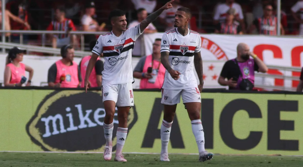 Rafael celebra conquista da Copa do Brasil com o São Paulo: 'Um dos  melhores dias da minha vida