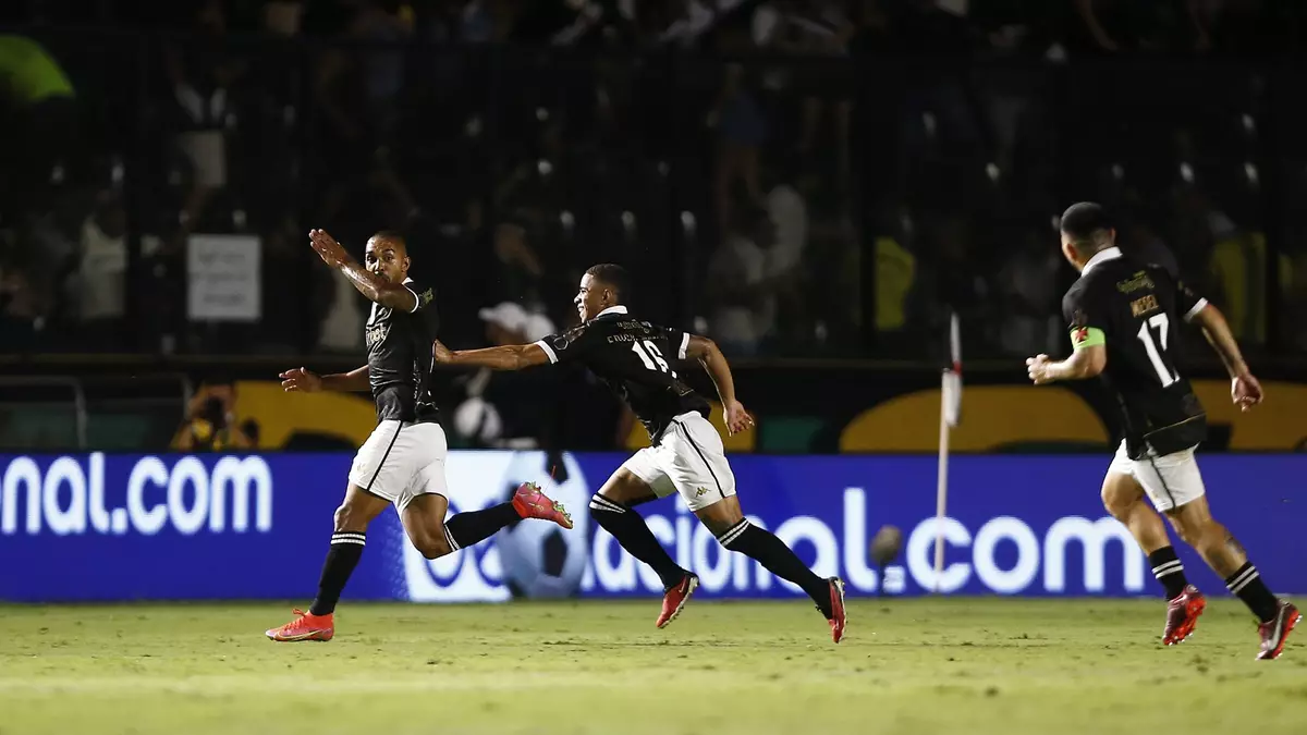 Vasco vence Botafogo, deixa Z4, e briga pelo título do Brasileirão embola  de vez