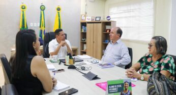 Prefeito Jerry Correia discute programação do Dia da Padroeira de Assis Brasil com Padre Henrique