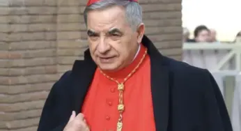 Cardeal demitido por Francisco diz que não estará no conclave