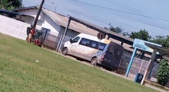 Moradores denunciam uso irregular de van oficial da Prefeitura de Manoel Urbano em casamento particular