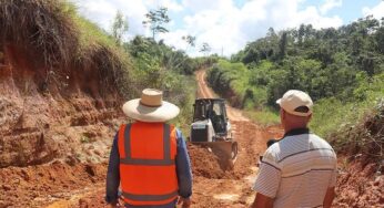 Vice-prefeito Reginaldo Matins acompanha início da manutenção no Ramal do km 88