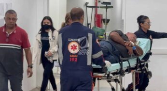 Mulher com surto esfaqueia dois homens em Plácido de Castro; um em estado grave