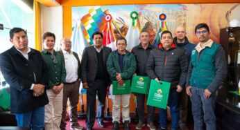Gonzaga é homenageado em cidade peruana por apoiar intercâmbio comercial entre Acre e Peru