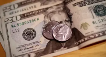 Dólar fica estável, apesar de conflito entre Israel e Irã