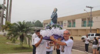 Acre revela divisão de gênero nas religiões: mulheres dominam evangélicos e homens lideram entre católicos