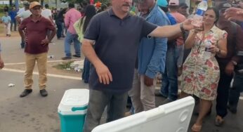 Prefeito sai do gabinete em Epitaciolândia, apoia ato em Xapuri e é aplaudido por agricultores